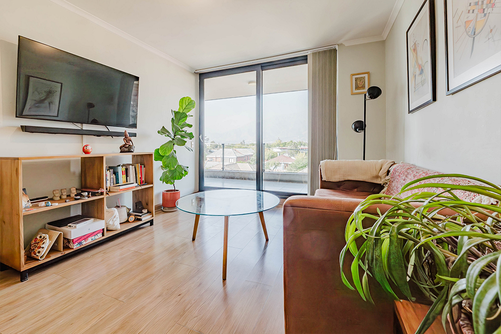 Departamento en Macul, cerca de la Municipalidad de Macul, con vistas despejadas a la cordillera y 2 estacionamientos